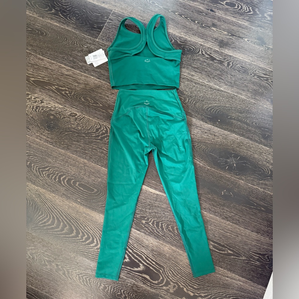 Beyond Yoga Strive Crop Tank and ankle legging set in Emerald Green - Picture 7 of 7